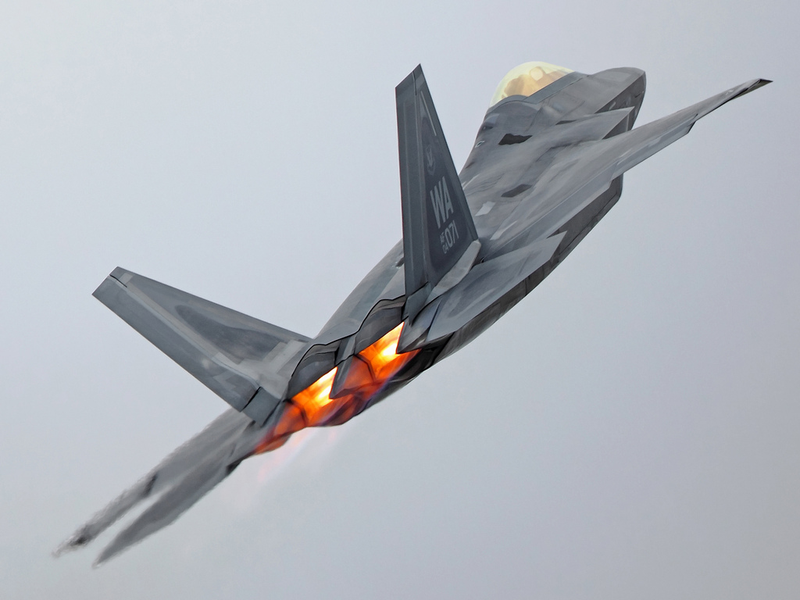 Illustration for article titled Russian Fighter Jets Are In Syria, Air Force Boss Wants Raptor Base In Europe